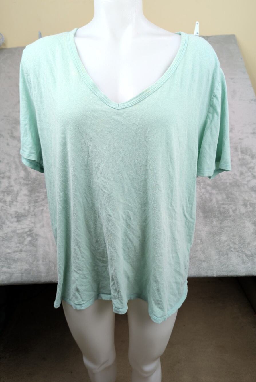 Ava & Viv Women's V Necked tee shirt 2X